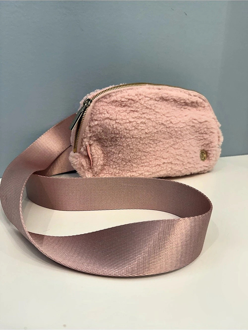 lululemon Everywhere Belt Bag 1L Fleece Pink Crossbody Bag - Picture 2 of 7